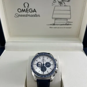 Omega Speedmaster 'Silver Snoopy Award' 310.32.42.50.02.001
