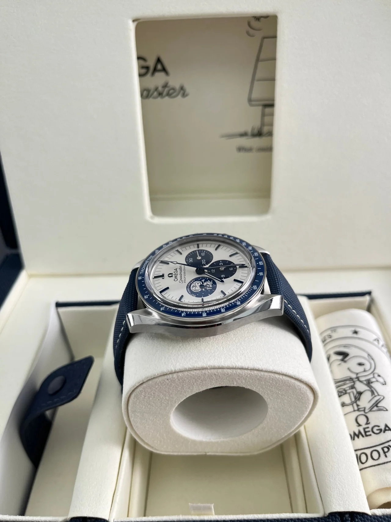 Omega Speedmaster 'Silver Snoopy Award' 310.32.42.50.02.0014